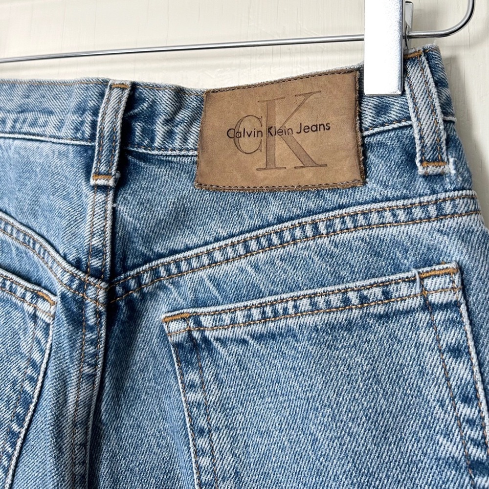 Women's Vintage 90s Calvin Klein High Rise Straight Taper Mom Jeans Light Wash 2